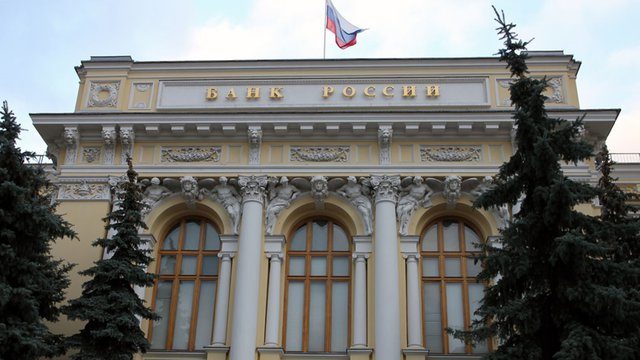 Банки РФ хотят получить право приостанавливать решения ЦБ