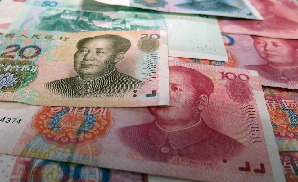 Центральный банк Китая укрепил курс юаня к доллару