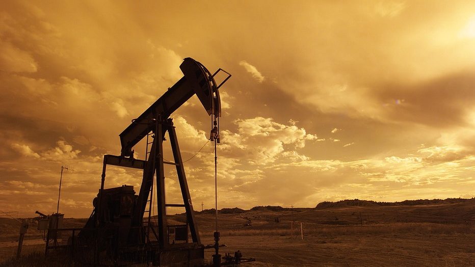 Рост цен на нефть ускорился до 3% в ожидании решений по сделке ОПЕК+
