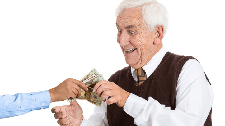 Кабмин поддержал проект о возможности получения негосударственных пенсий в 55 и 60 лет