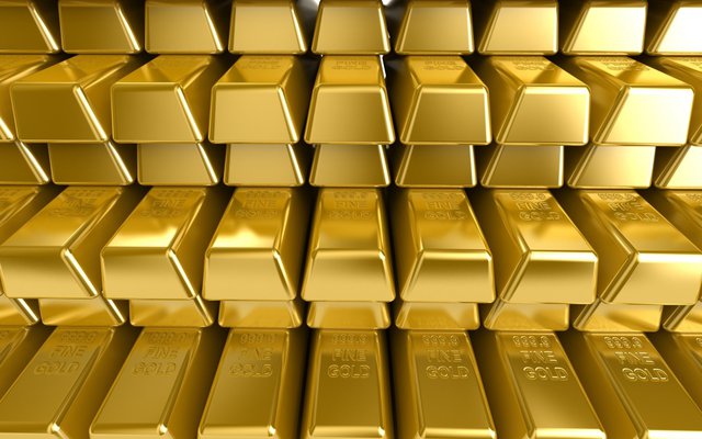 Золото слабо дешевеет на фоне восстановления курса доллара