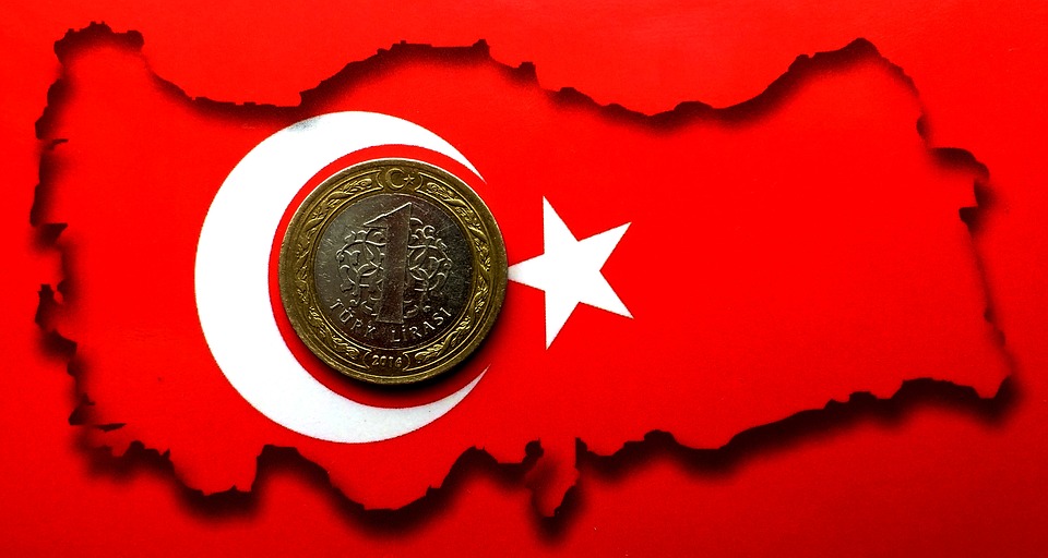 Турецкая валюта возобновила падение