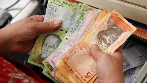 Венесуэльский боливар за 10 дней потерял более 20% к доллару на “черном” рынке
