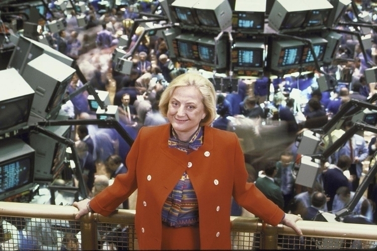 Первой женщиной-членом NYSE в 1967 году стала Мюриэль Зиберт – пока первая и единственная женщина, открывшая брокерскую фирму в США