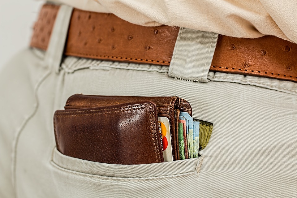 Порядок рефинансирования задолженности по кредитным картам: выгода и как оформить?