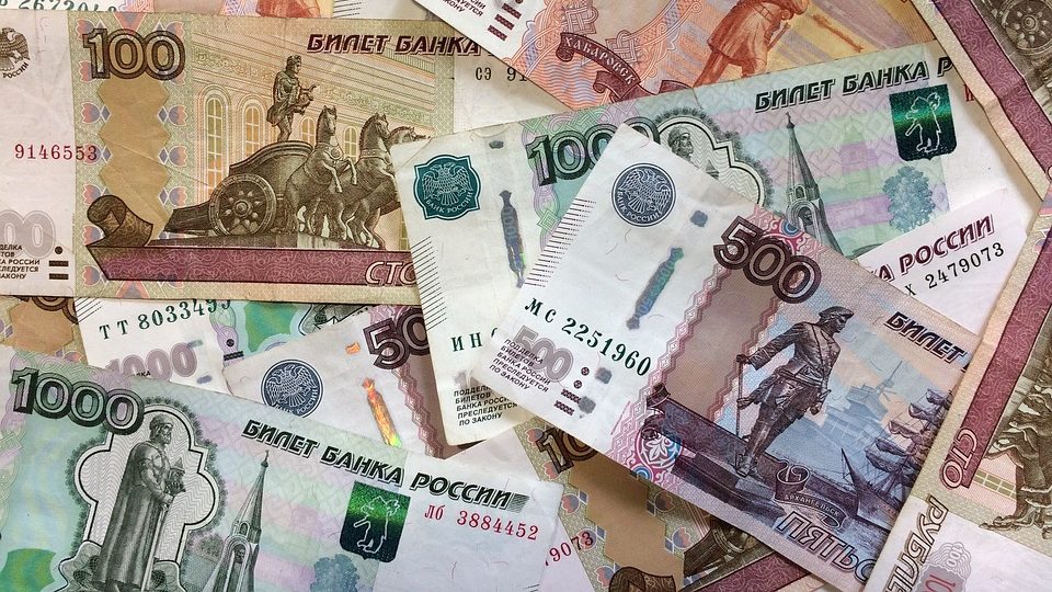 Россияне смогут снимать на кассе магазинов до 3 тыс руб